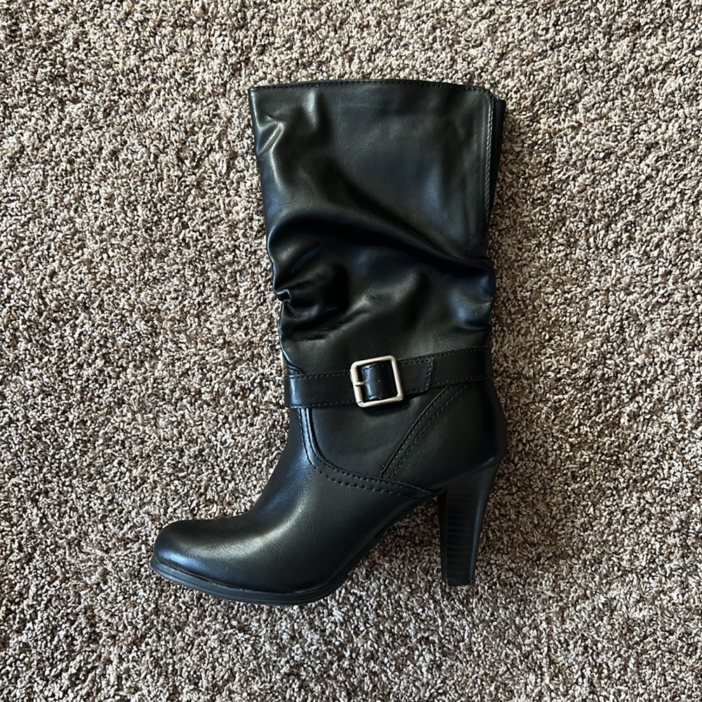 Size 8. Mid calf black boot. Arizona Jeans brand.